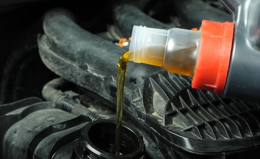 Zamena ulja na motoru automobila